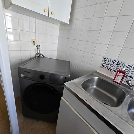 Bright Near The Arena And Train Station * Nimes