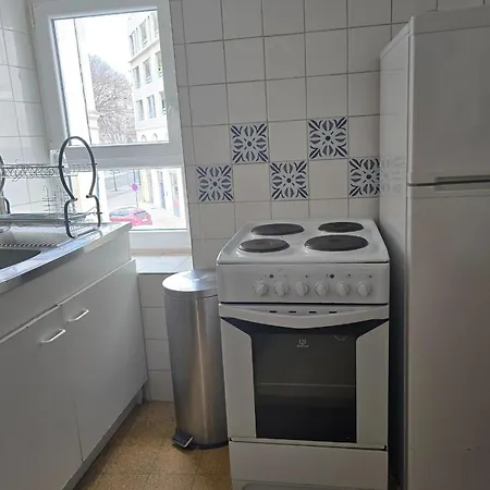 Bright Near The Arena And Train Station Apartman *