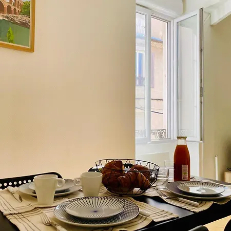 Bright Near The Arena And Train Station Apartman *