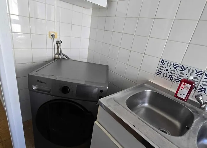 Bright Near The Arena And Train Station * Nimes