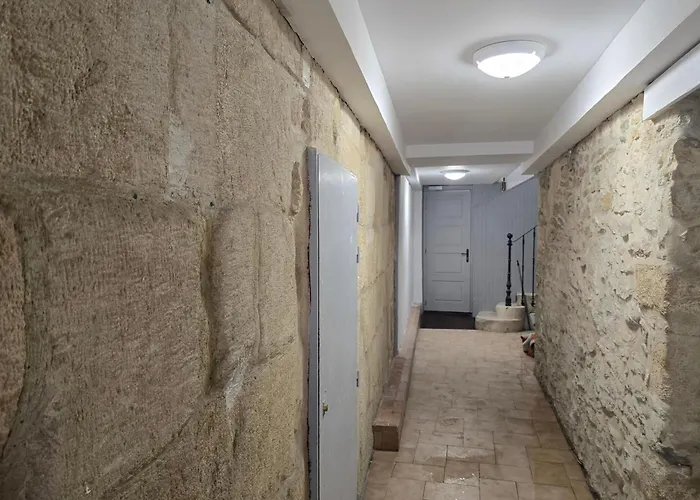 Bright Near The Arena And Train Station * Nimes